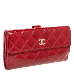 مملوكة مسبقًا Chanel Red Quilted Patent Leather CC Brilliant Continental Wallet