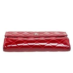 مملوكة مسبقًا Chanel Red Quilted Patent Leather CC Brilliant Continental Wallet