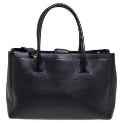 مملوكة مسبقًا حقيبة يد شانيل سيرف شوبر جلد أسود 