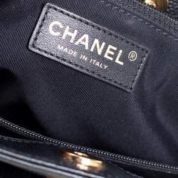 مملوكة مسبقًا حقيبة يد شانيل سيرف شوبر جلد أسود 