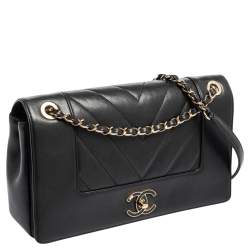 مملوكة مسبقًا Chanel Black Chevron Leather Mademoiselle Vintage Flap Bag