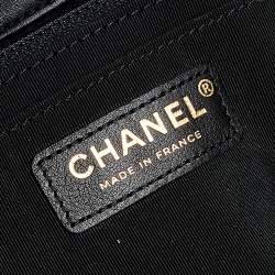 مملوكة مسبقًا حقيبة شانيل دايلي جلد مبطن أسود متعرج بقلاب