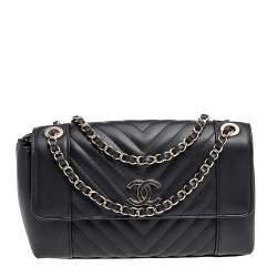 مملوكة مسبقًا حقيبة شانيل دايلي جلد مبطن أسود متعرج بقلاب