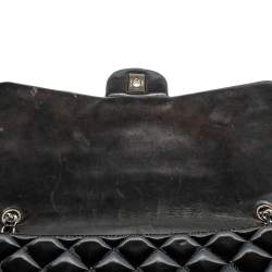 مملوكة مسبقًا حقيبة شانيل ماكسي كلاسيك جلد لامع مبطن أسود بقلاب مزدوج 