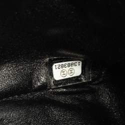 مملوكة مسبقًا حقيبة شانيل ماكسي كلاسيك جلد لامع مبطن أسود بقلاب مزدوج 