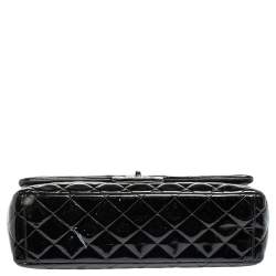 مملوكة مسبقًا حقيبة شانيل ماكسي كلاسيك جلد لامع مبطن أسود بقلاب مزدوج 
