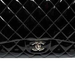 مملوكة مسبقًا حقيبة شانيل ماكسي كلاسيك جلد لامع مبطن أسود بقلاب مزدوج 