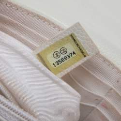 مملوكة مسبقًا محفظة بسلسلة شانيل هاف مون جلد كافيار أبيض