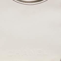 Pre Owned Chanel Off White Grained Leather Tassel Hobo