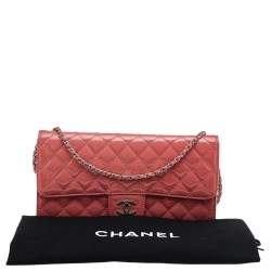 مملوكة مسبقًا محفظة بسلسلة شانيل جلد مبطن لامع برتقالي زهري مزين سي سي 