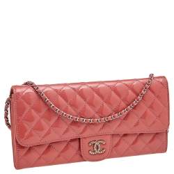 مملوكة مسبقًا محفظة بسلسلة شانيل جلد مبطن لامع برتقالي زهري مزين سي سي 