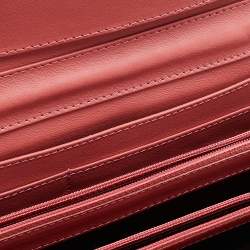 مملوكة مسبقًا محفظة بسلسلة شانيل جلد مبطن لامع برتقالي زهري مزين سي سي 