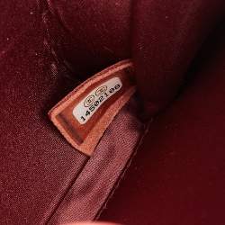 مملوكة مسبقًا محفظة بسلسلة شانيل جلد مبطن لامع برتقالي زهري مزين سي سي 