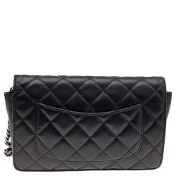 مملوكة مسبقًا محفظة بسلسلة شانيل كلاسيك جلد مبطن أسود