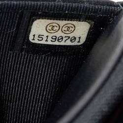 مملوكة مسبقًا محفظة بسلسلة شانيل كلاسيك جلد مبطن أسود