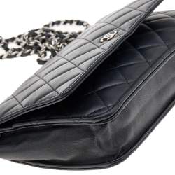 مملوكة مسبقًا محفظة بسلسلة شانيل كلاسيك جلد مبطن أسود