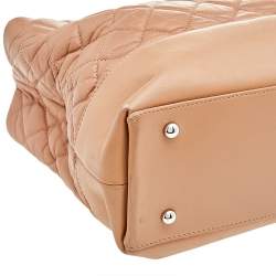 مملوكة مسبقًا حقيبة يد توتس شانيل شوبر جلد مبطن بيج سي سي