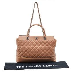 مملوكة مسبقًا حقيبة يد توتس شانيل شوبر جلد مبطن بيج سي سي