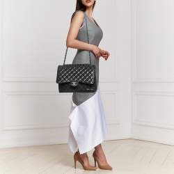 Pre Owned حقيبة شانيل ماكسي كلاسيك جلد كافيار أسود مبطن بقلاب مزدوج