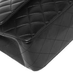 Pre Owned حقيبة شانيل كلاسيك جلد مبطن أسود بقلاب مزدوج متوسطة