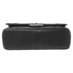 Pre Owned حقيبة شانيل "جامبو كلاسيك" جلد كافيار مبطن أسود بقلاب مزدوج 