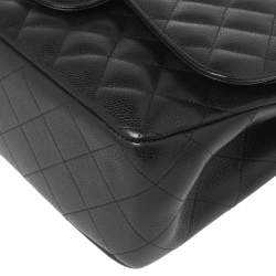 Pre Owned حقيبة شانيل "جامبو كلاسيك" جلد كافيار مبطن أسود بقلاب مزدوج 