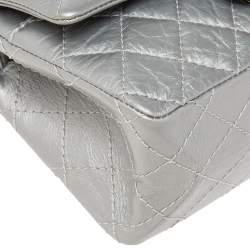 Pre Owned Chanel Silver Quilted Crinkled Leather 2.55 Reissue 224 Double Flap Bag