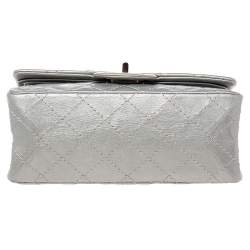 Pre Owned Chanel Silver Quilted Crinkled Leather 2.55 Reissue 224 Double Flap Bag