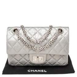 Pre Owned Chanel Silver Quilted Crinkled Leather 2.55 Reissue 224 Double Flap Bag