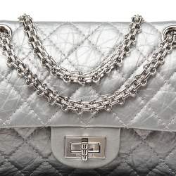 Pre Owned Chanel Silver Quilted Crinkled Leather 2.55 Reissue 224 Double Flap Bag
