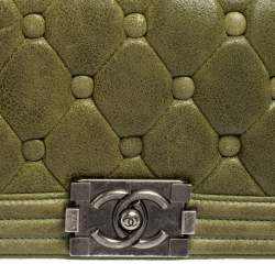 Pre Owned حقيبة شانيل تشيسترفيلد بادينغ بوي جلد نوبوك مبطن بني بقلاب صغيرة 