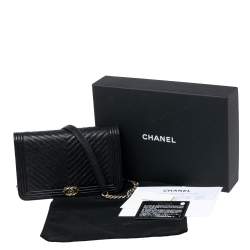 مملوكة مسبقًا حقيبة كلتش شانيل "WOC" نمط متعرج كلاسيك جلد لامع بيج