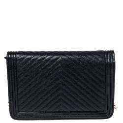 مملوكة مسبقًا حقيبة كلتش شانيل "WOC" نمط متعرج كلاسيك جلد لامع بيج