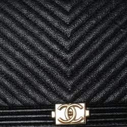 مملوكة مسبقًا حقيبة كلتش شانيل "WOC" نمط متعرج كلاسيك جلد لامع بيج