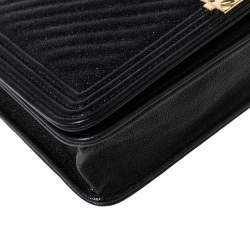 مملوكة مسبقًا حقيبة كلتش شانيل "WOC" نمط متعرج كلاسيك جلد لامع بيج