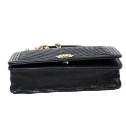 مملوكة مسبقًا حقيبة كلتش شانيل "WOC" نمط متعرج كلاسيك جلد لامع بيج