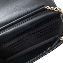 مملوكة مسبقًا حقيبة كلتش شانيل "WOC" نمط متعرج كلاسيك جلد لامع بيج