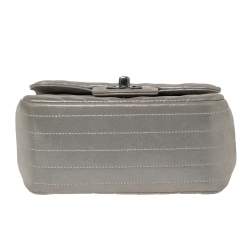 مملوكة مسبقًا Chanel Grey Shimmer Chevron Suede Mini CC Square Flap Bag
