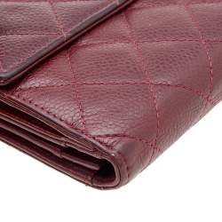 مملوك ة مسبقًا محفظة شانيل فرينش جلد كافيار مبطن أحمر داكن بقلاب طويلة 