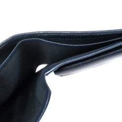 مملوكة مسبقًا Chanel Dark Blue Leather CC Camellia Bifold Wallet