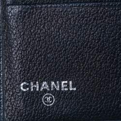 مملوكة مسبقًا Chanel Dark Blue Leather CC Camellia Bifold Wallet