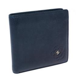 مملوكة مسبقًا Chanel Dark Blue Leather CC Camellia Bifold Wallet