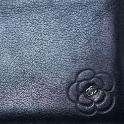 مملوكة مسبقًا Chanel Dark Blue Leather CC Camellia Bifold Wallet