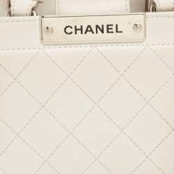 Pre Owned Chanel White Quilted Leather Mini Label Click Tote