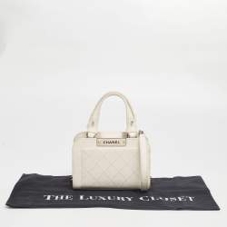 Pre Owned Chanel White Quilted Leather Mini Label Click Tote