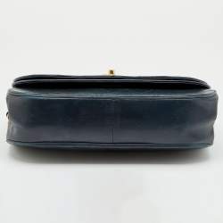 مملوكة مسبقًا حقيبة كتف شانيل هالف مون فينتدج جلد مبطن كحلي داكن 