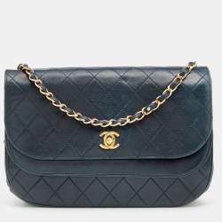 مملوكة مسبقًا حقيبة كتف شانيل هالف مون فينتدج جلد مبطن كحلي داكن 