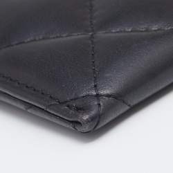 مملوكة مسبقًا Chanel Black Quilted Leather CC Card Holder