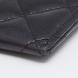 مملوكة مسبقًا Chanel Black Quilted Leather CC Card Holder