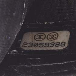 مملوكة مسبقًا Chanel Black Quilted Leather CC Card Holder